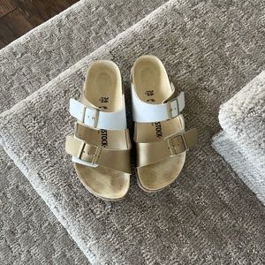 Used a handful of times two tone Birkenstocks. Size 36.